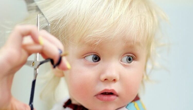 Ekspertët zgjidhën dilemën: A do të jenë flokët e bebes më të dendur dhe më të forta pas qethjes?